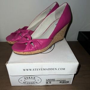 Steve Madden LAVVA Fuchsia Leather Peep Toe Cork Heels Wedges Size 9.5 NEW